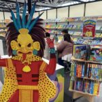 Allerlei skurrile Figuren gibt es auf der Kinder- und Jugendbuchmesse in Bologna zu sehen. (Foto: Nadine Jansen)