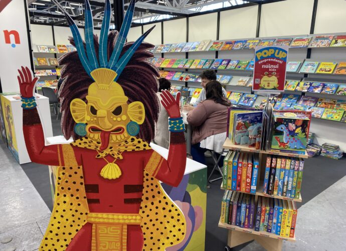 Allerlei skurrile Figuren gibt es auf der Kinder- und Jugendbuchmesse in Bologna zu sehen. (Foto: Nadine Jansen)